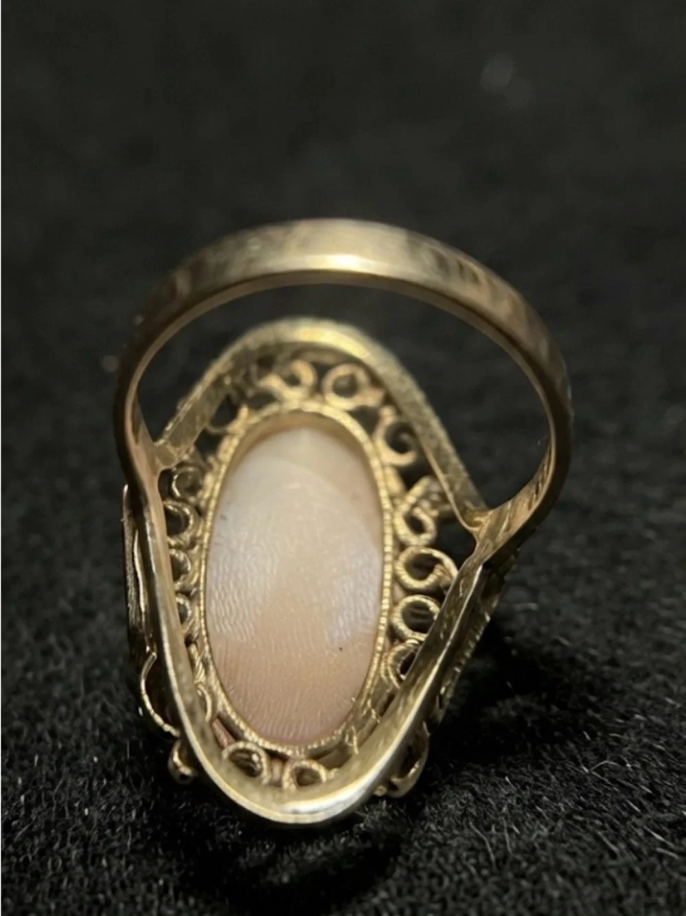 Vintage 10K Yellow Gold Shell Cameo Ring Oval Filigree Frame Size 7.25 3.9 gs